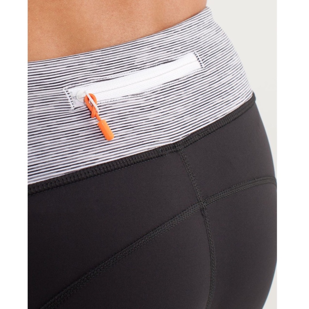 Lululemon Run: Excel Crop In Deep Coal | Size 6 - image 4